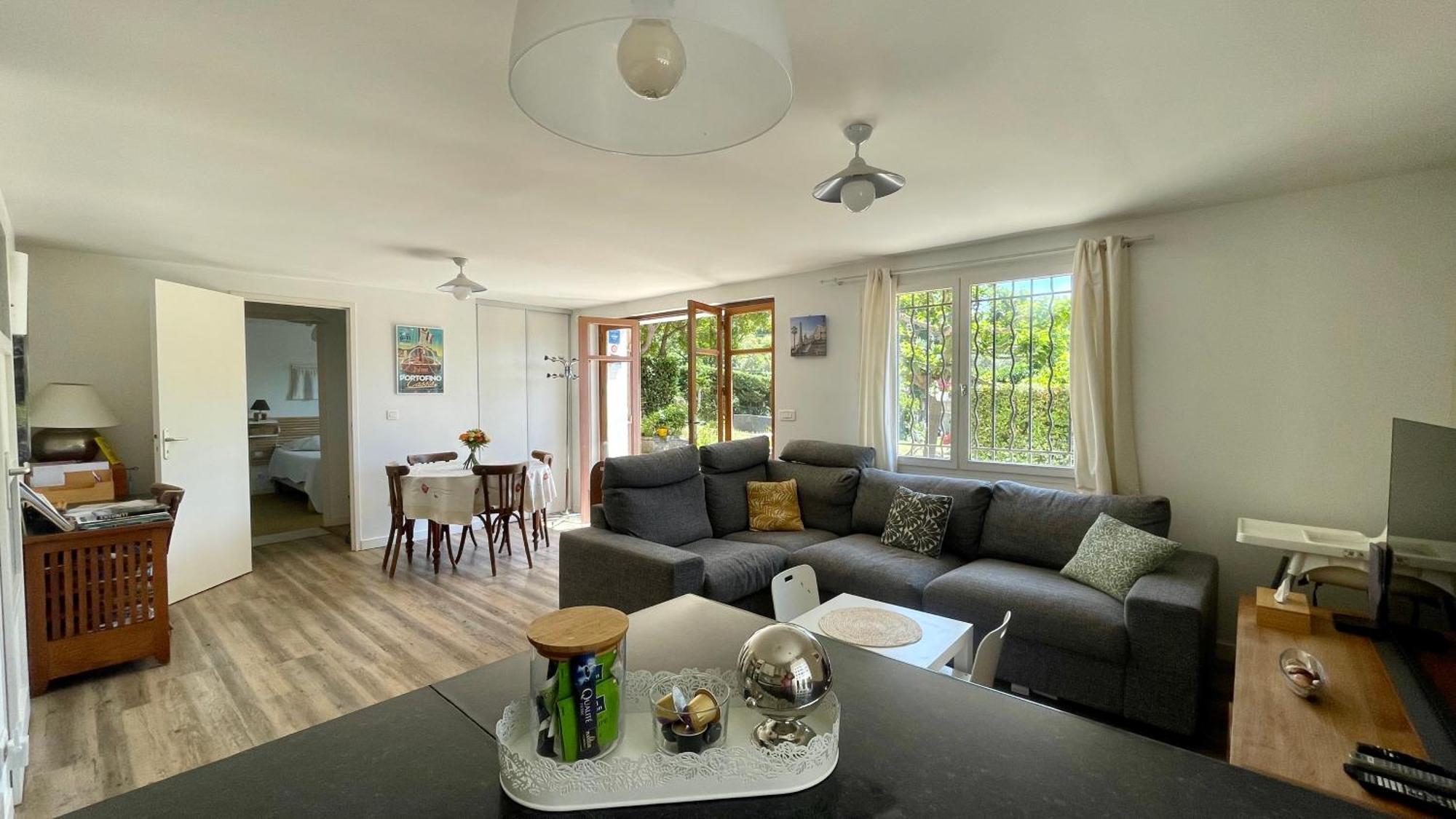 Large Private Garden, Quiet 2-Bedroom Apartment, Air Conditioning, Wifi, Parking Каси Екстериор снимка
