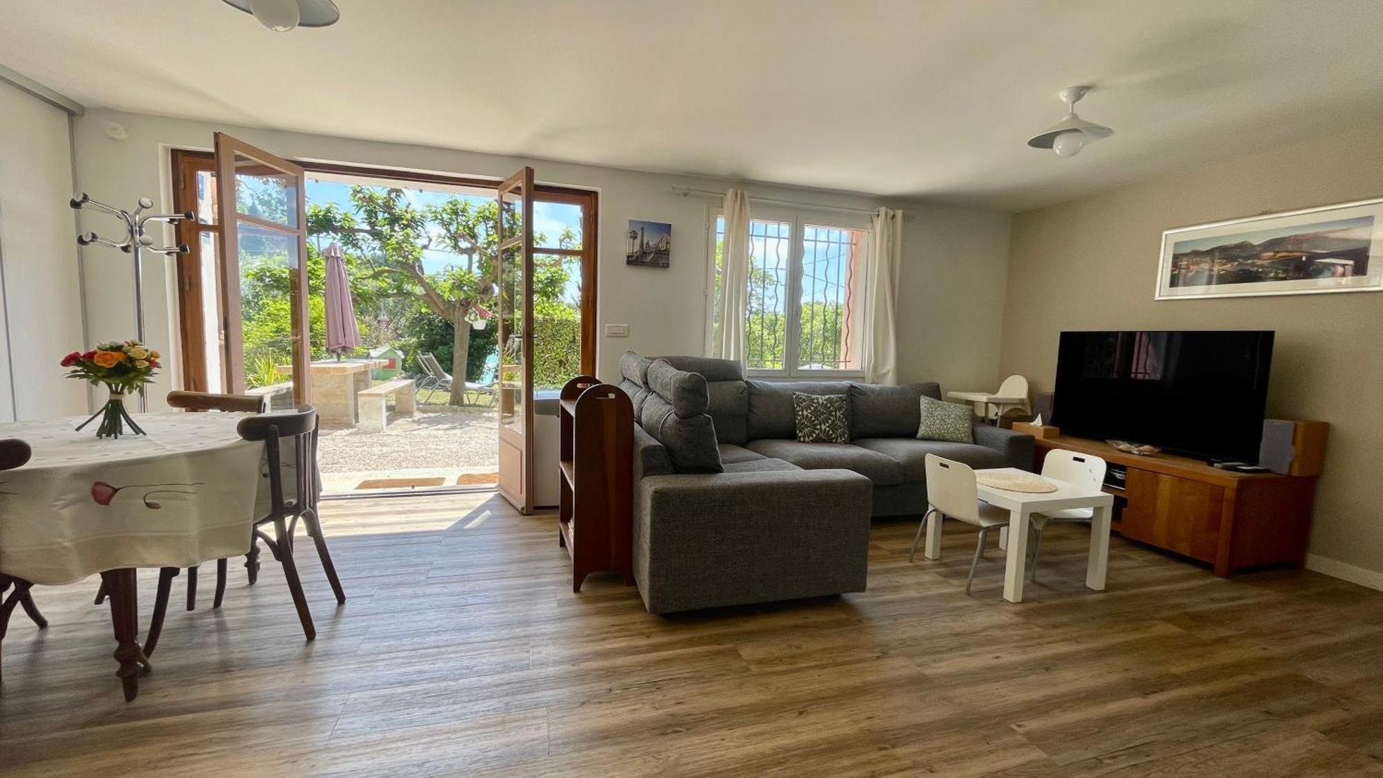 Large Private Garden, Quiet 2-Bedroom Apartment, Air Conditioning, Wifi, Parking Каси Екстериор снимка