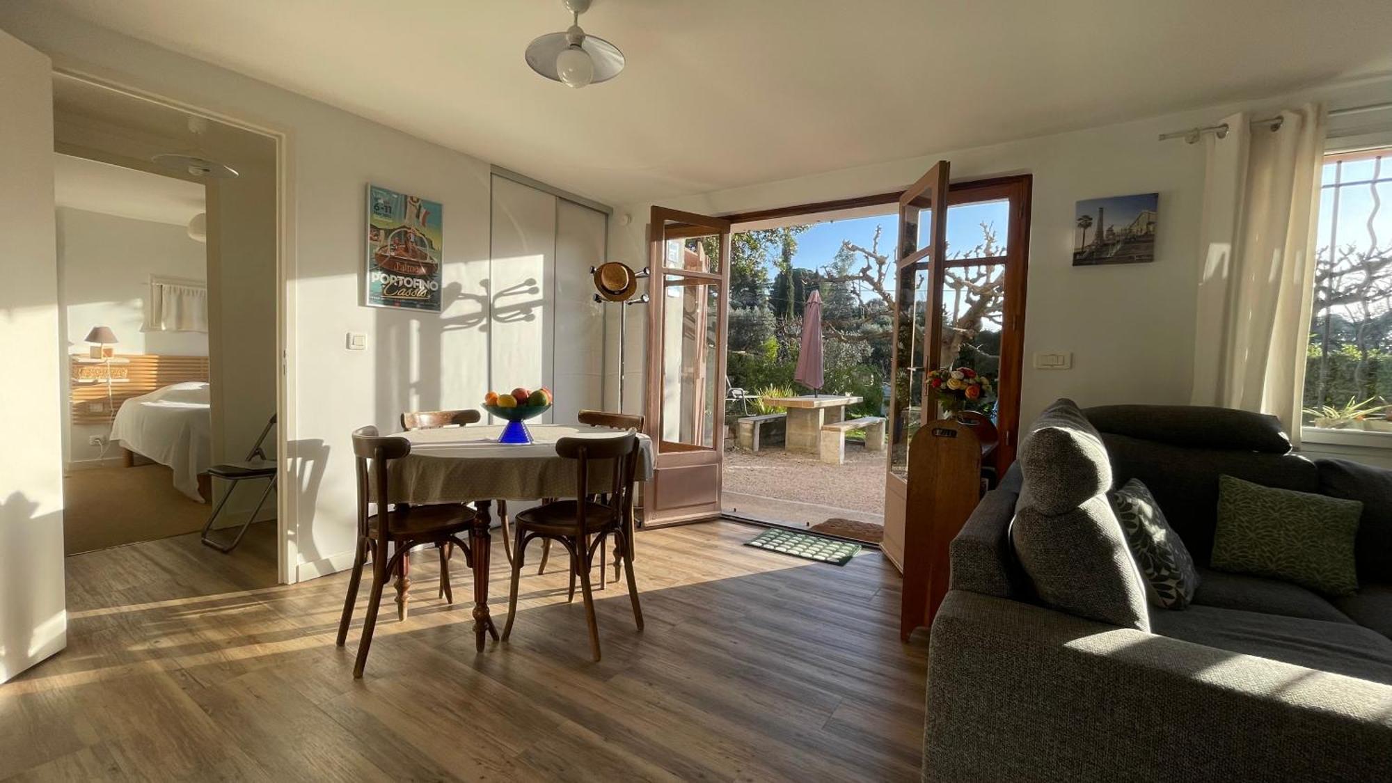 Large Private Garden, Quiet 2-Bedroom Apartment, Air Conditioning, Wifi, Parking Каси Екстериор снимка