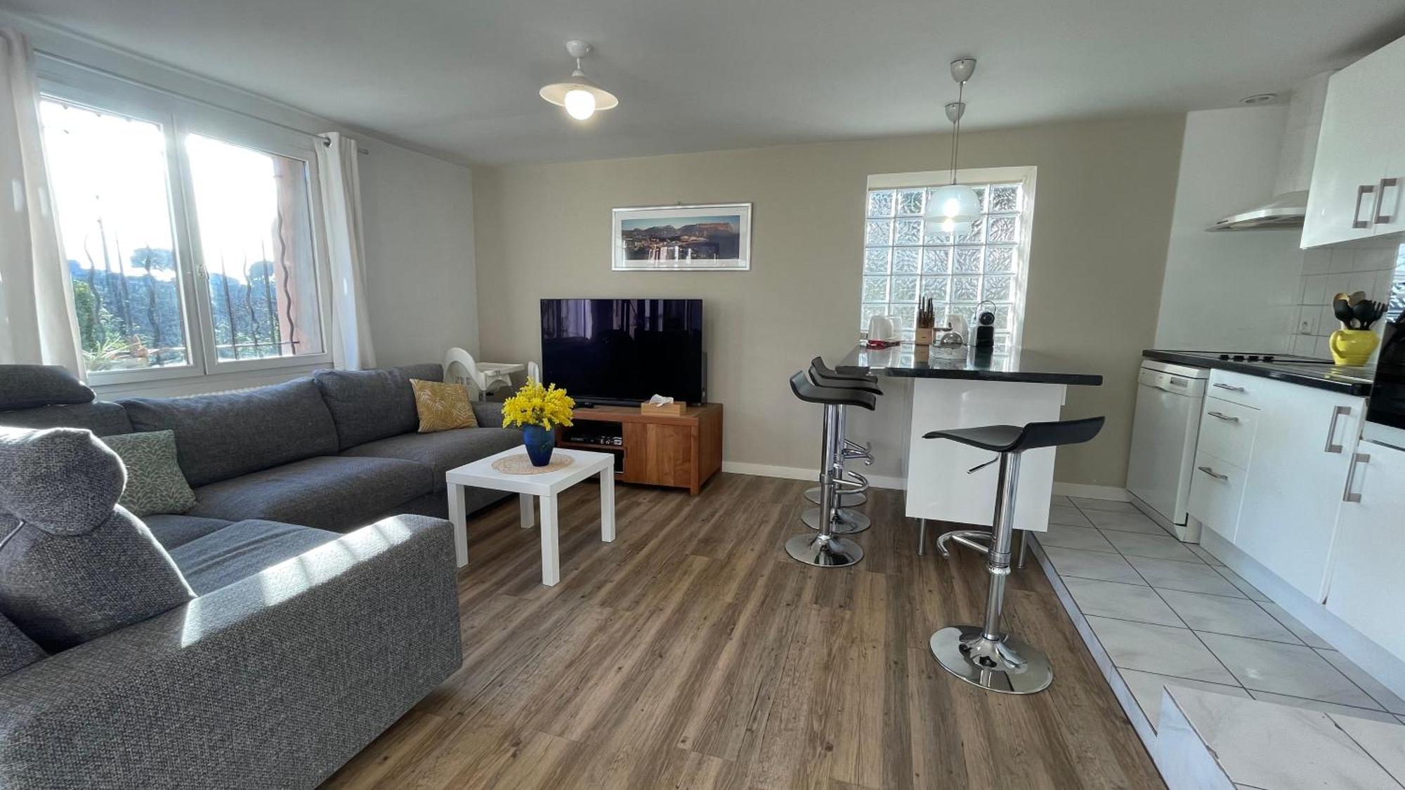 Large Private Garden, Quiet 2-Bedroom Apartment, Air Conditioning, Wifi, Parking Каси Екстериор снимка