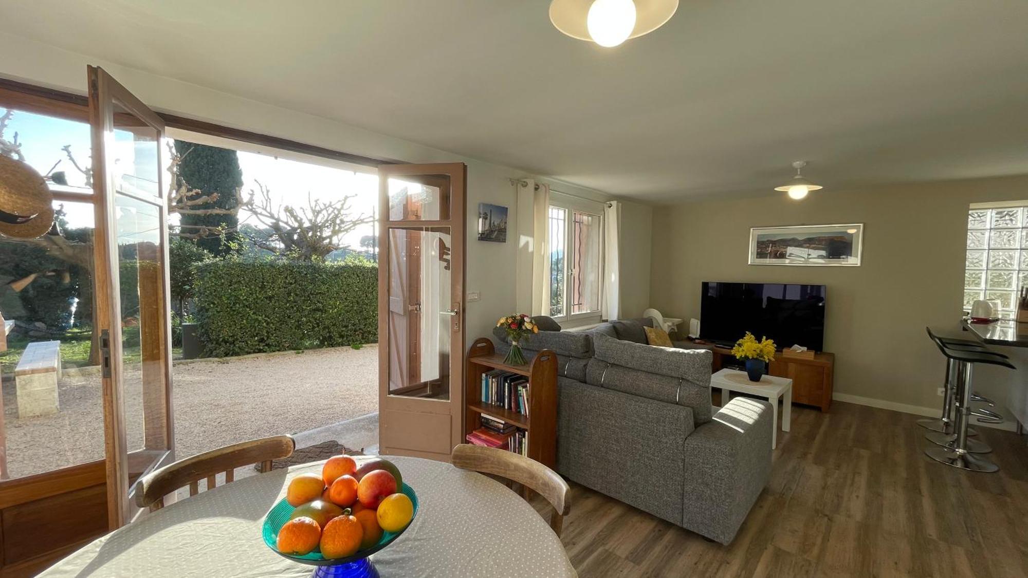 Large Private Garden, Quiet 2-Bedroom Apartment, Air Conditioning, Wifi, Parking Каси Екстериор снимка