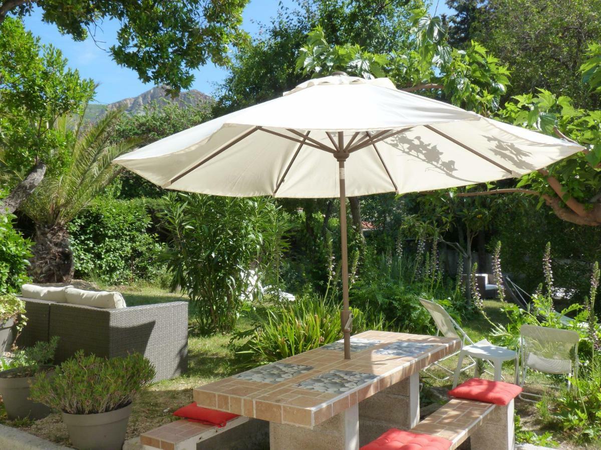 Large Private Garden, Quiet 2-Bedroom Apartment, Air Conditioning, Wifi, Parking Каси Екстериор снимка